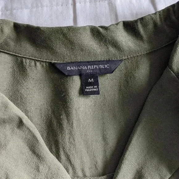 2 blouses Banana Republic and Unqilo excellent condition - Picture 4 of 9